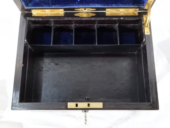 Coffret à toilette en Bois de Serpent signé « John Bagshaw & Sons », Angleterre - 2ème partie XIXe