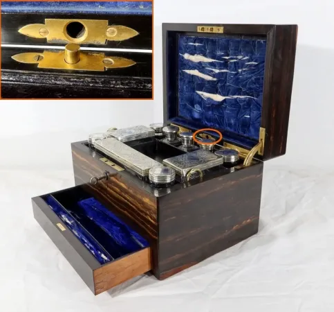 Coffret à toilette en Bois de Serpent signé « John Bagshaw & Sons », Angleterre - 2ème partie XIXe