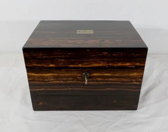 Coffret à toilette en Bois de Serpent signé « John Bagshaw & Sons », Angleterre - 2ème partie XIXe
