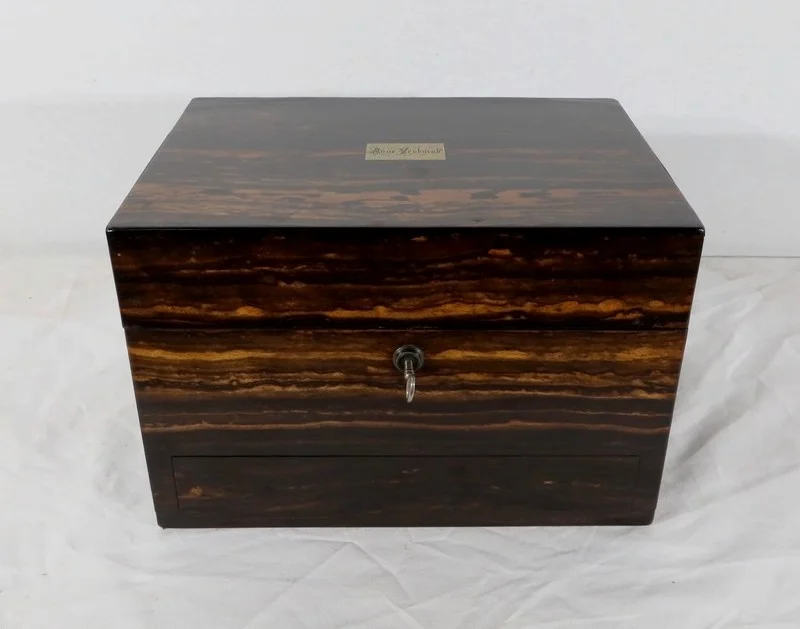 VICTORIAN VANITY BOX