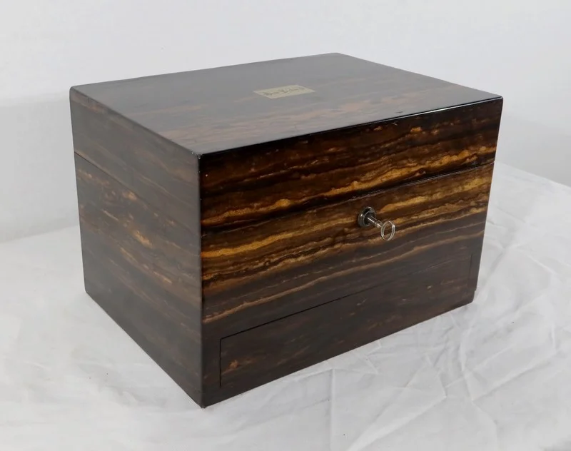 VICTORIAN VANITY BOX