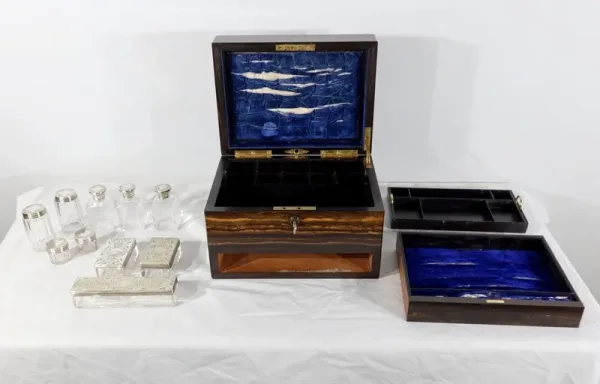 Coffret à toilette en Bois de Serpent signé « John Bagshaw & Sons », Angleterre - 2ème partie XIXe