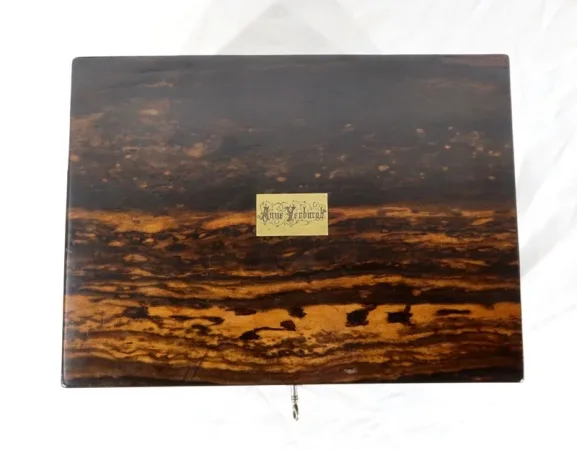 Coffret à toilette en Bois de Serpent signé « John Bagshaw & Sons », Angleterre - 2ème partie XIXe