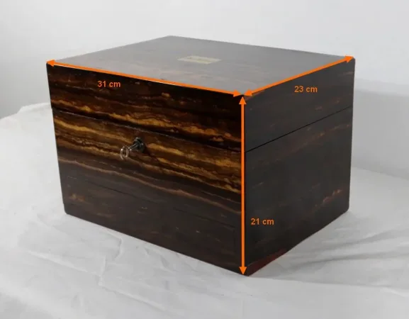 Coffret à toilette en Bois de Serpent signé « John Bagshaw & Sons », Angleterre - 2ème partie XIXe
