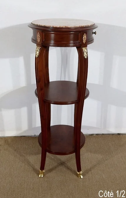 TISCH IM LOUIS XVI-STIL