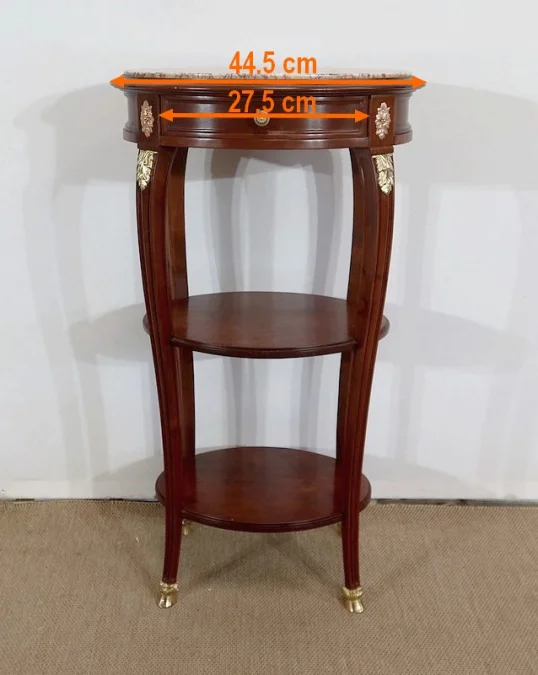 TISCH IM LOUIS XVI-STIL