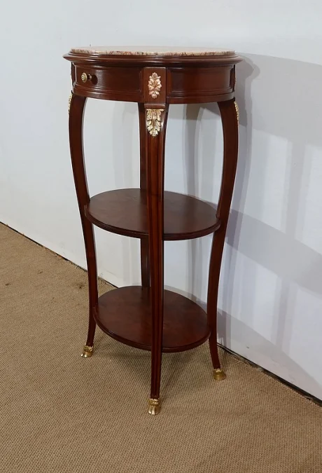 TISCH IM LOUIS XVI-STIL