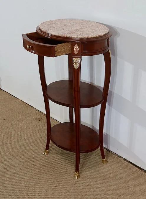 TISCH IM LOUIS XVI-STIL