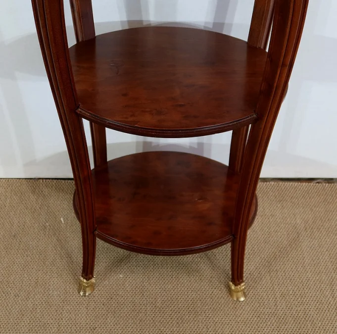 TISCH IM LOUIS XVI-STIL