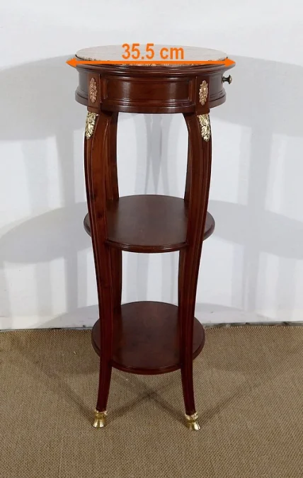 TISCH IM LOUIS XVI-STIL