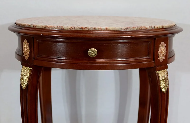 TISCH IM LOUIS XVI-STIL