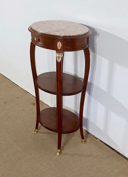 TISCH IM LOUIS XVI-STIL