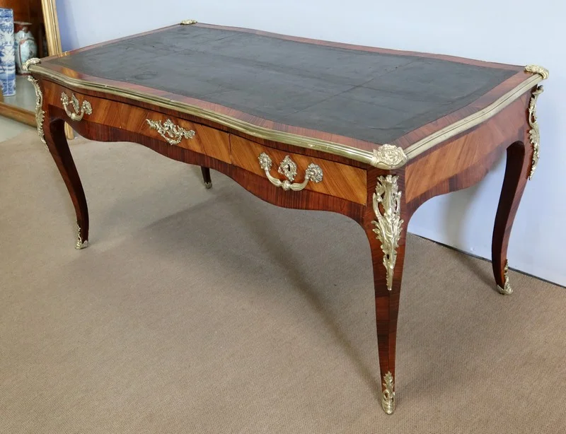 SCHREIBTISCH IM LOUIS XV-STIL
