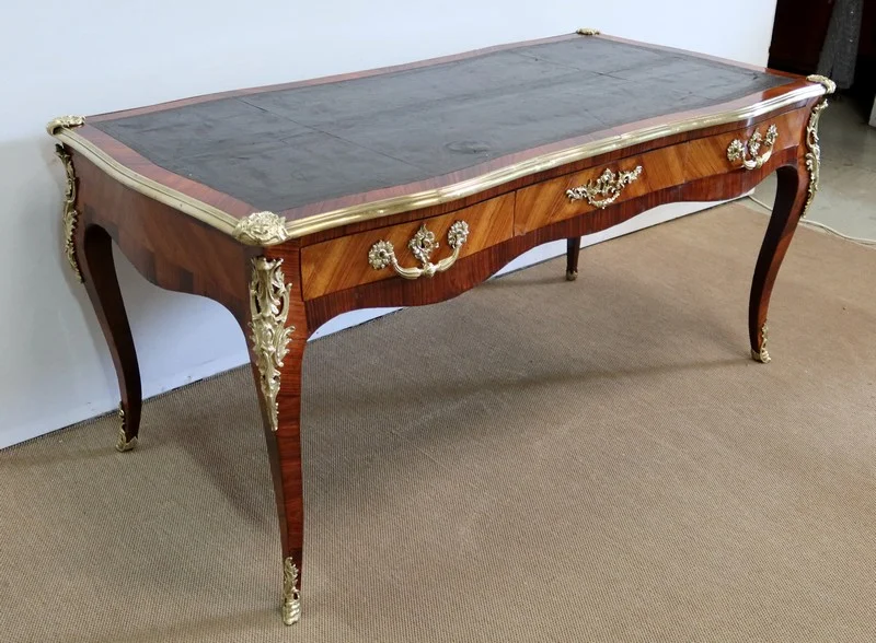 SCHREIBTISCH IM LOUIS XV-STIL