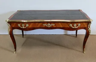 SCHREIBTISCH IM LOUIS XV-STIL