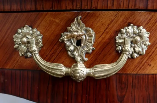 Bureau d’Apparat en Bois de Rose et Bois de Violette, style Louis XV – 2ème moitié XIXe