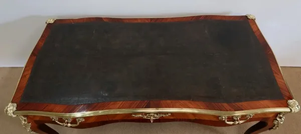 Bureau d’Apparat en Bois de Rose et Bois de Violette, style Louis XV – 2ème moitié XIXe