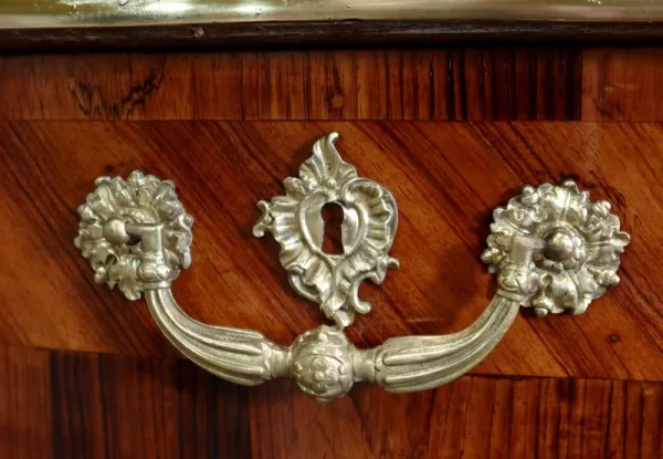 Bureau d’Apparat en Bois de Rose et Bois de Violette, style Louis XV – 2ème moitié XIXe