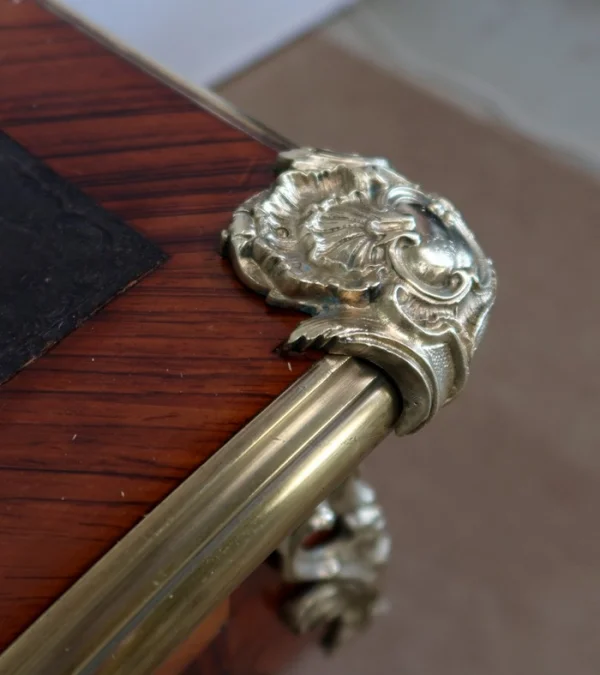 SCHREIBTISCH IM LOUIS XV-STIL