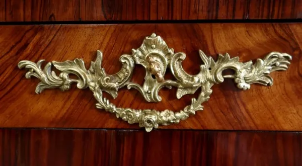 Bureau d’Apparat en Bois de Rose et Bois de Violette, style Louis XV – 2ème moitié XIXe