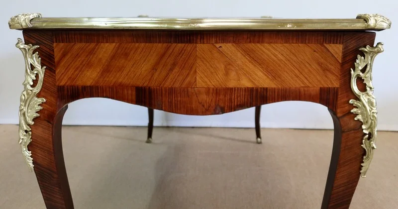 SCHREIBTISCH IM LOUIS XV-STIL