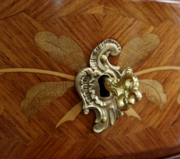 LOUIS XV STYLE CHEST OF DRAWERS