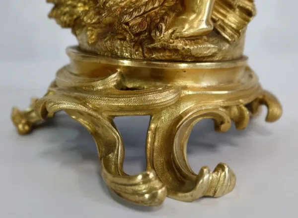 VERGOLDETE BRONZE-GRUPPE