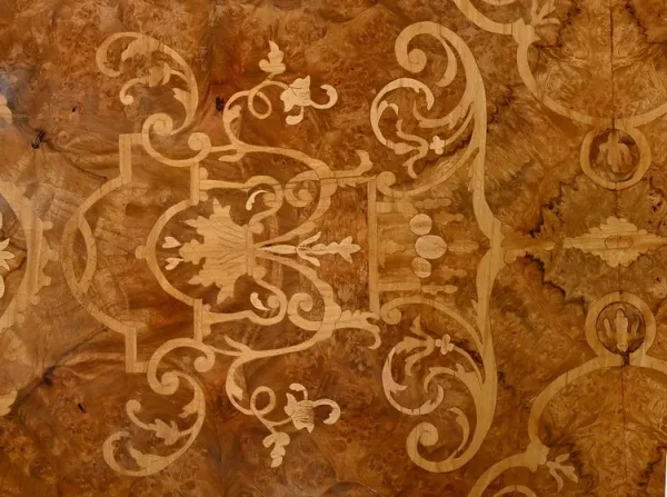 Table Violonée en bois précieux, époque Napoléon III – Milieu XIXe