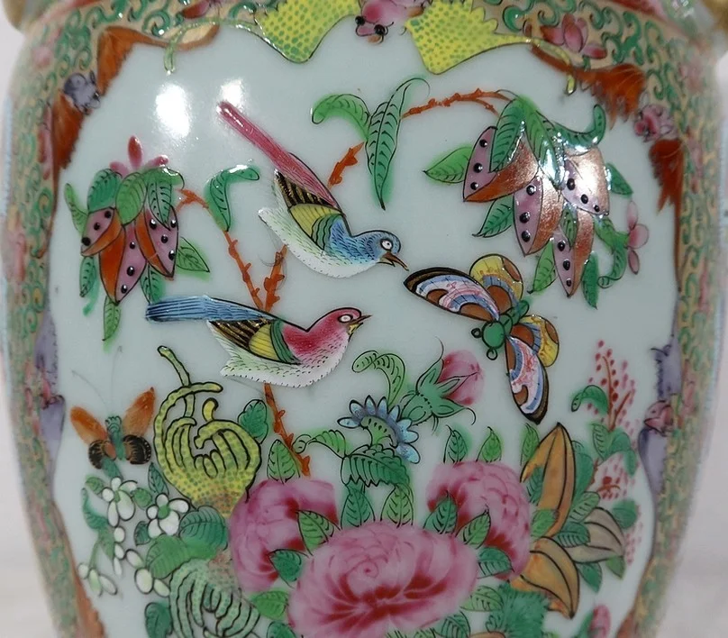 カントン磁器の花瓶