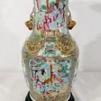 Vase en porcelaine de Canton sur socle en bois, Chine - XIXe