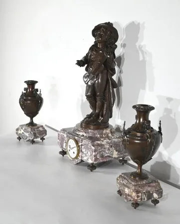 Garniture de Cheminée en Marbre et Bronze – Fin XIXe