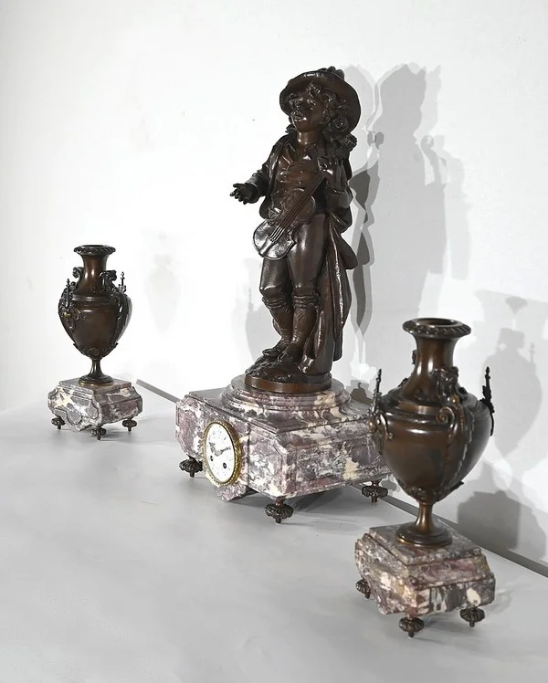MANTLE GARNITURE