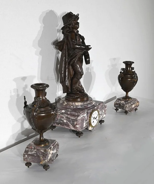 MANTLE GARNITURE