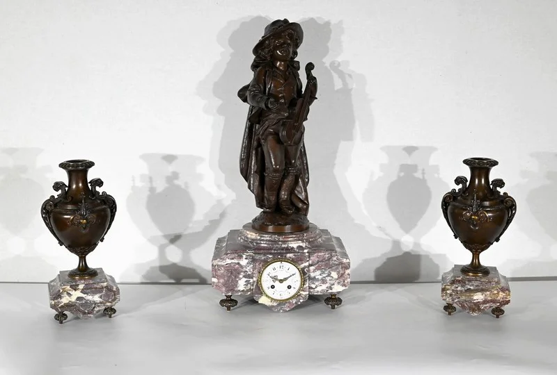 MANTLE GARNITURE