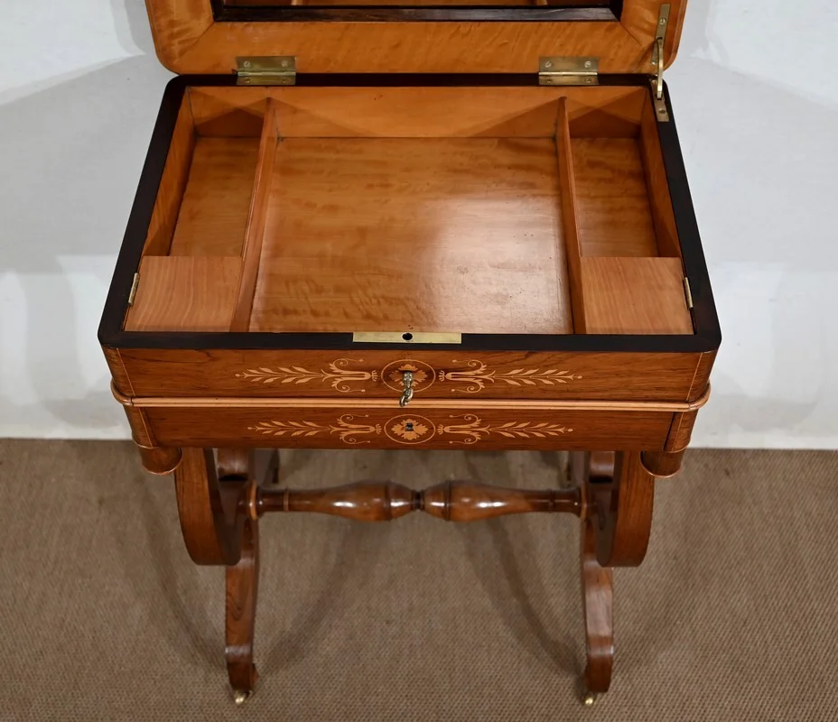 Petite Coiffeuse Ecritoire en Palissandre de Rio, époque Charles X – Début XIXe