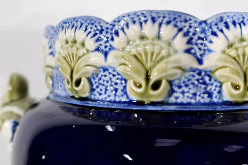 FAIENCE VASE