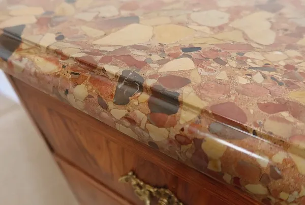 Petit Chiffonnier en Bois de Rose et de Violette, estampillé « Boudin », époque Transition Louis XIV / Louis XV – 1760