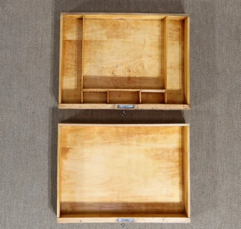 Petite Table de Salon en Noyer, époque Restauration – Début XIXe