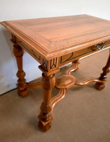 Table en Noyer massif, goût Louis XIV – Fin XIXe