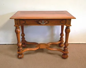 Table en Noyer massif, goût Louis XIV – Fin XIXe
