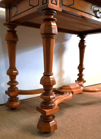 Table en Noyer massif, goût Louis XIV – Fin XIXe