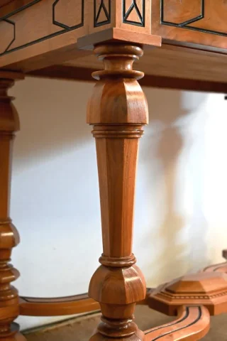 Table en Noyer massif, goût Louis XIV – Fin XIXe