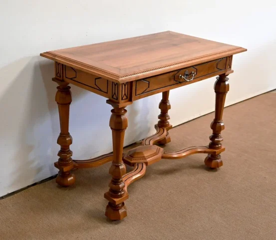 Table en Noyer massif, goût Louis XIV – Fin XIXe