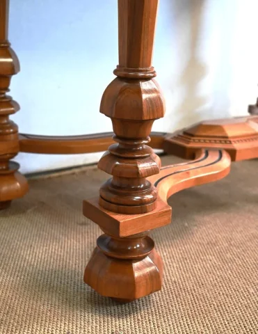 Table en Noyer massif, goût Louis XIV – Fin XIXe