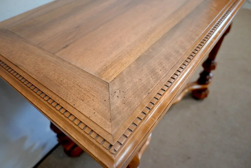 Table en Noyer massif, goût Louis XIV – Fin XIXe