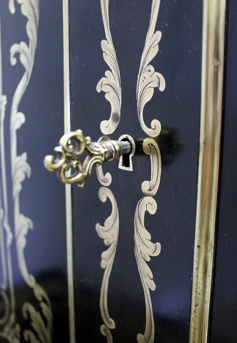 NAPOLEON III PERIOD CABINET