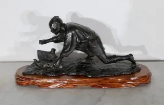 БРОНЗОВАЯ ФИГУРА