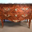 Commode Sauteuse, style Louis XV – 2ème moitié XIXe