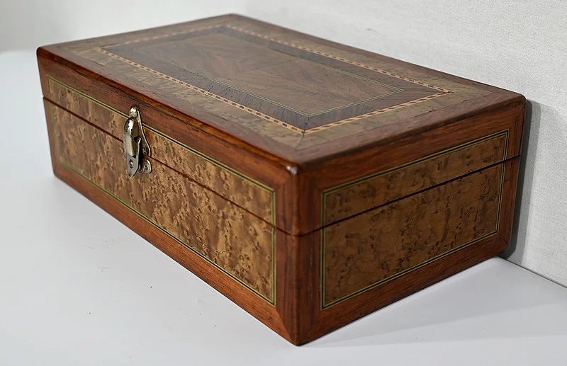 DOOS IN MARQUETRY