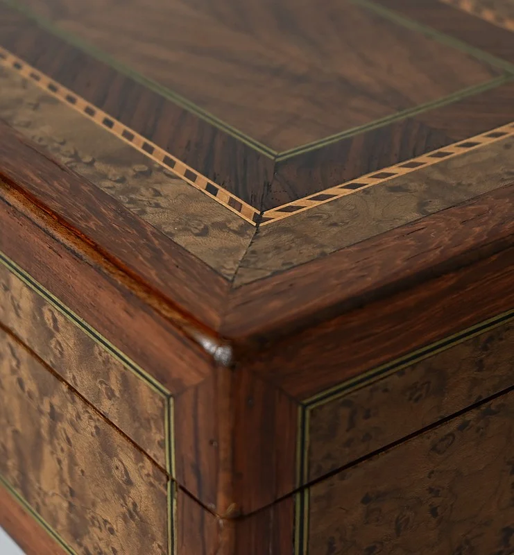 DOOS IN MARQUETRY